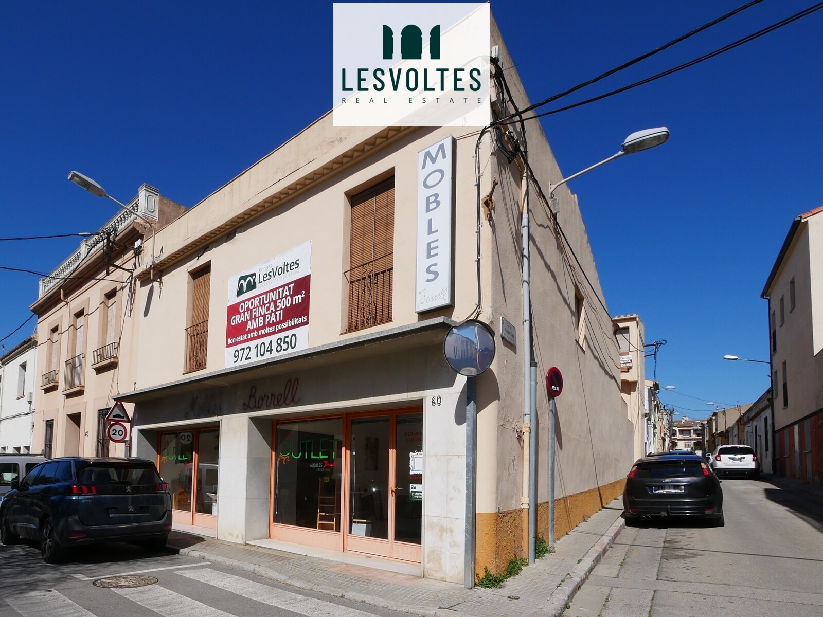 LOCAL COMERCIAL ESQUINERO CON GRAN FACHADA Y MUCHA VISIBILIDAD EN VENTA EN PALAFRUGELL. FINCA CON MUCHAS POSIBILIDADES EN ZON