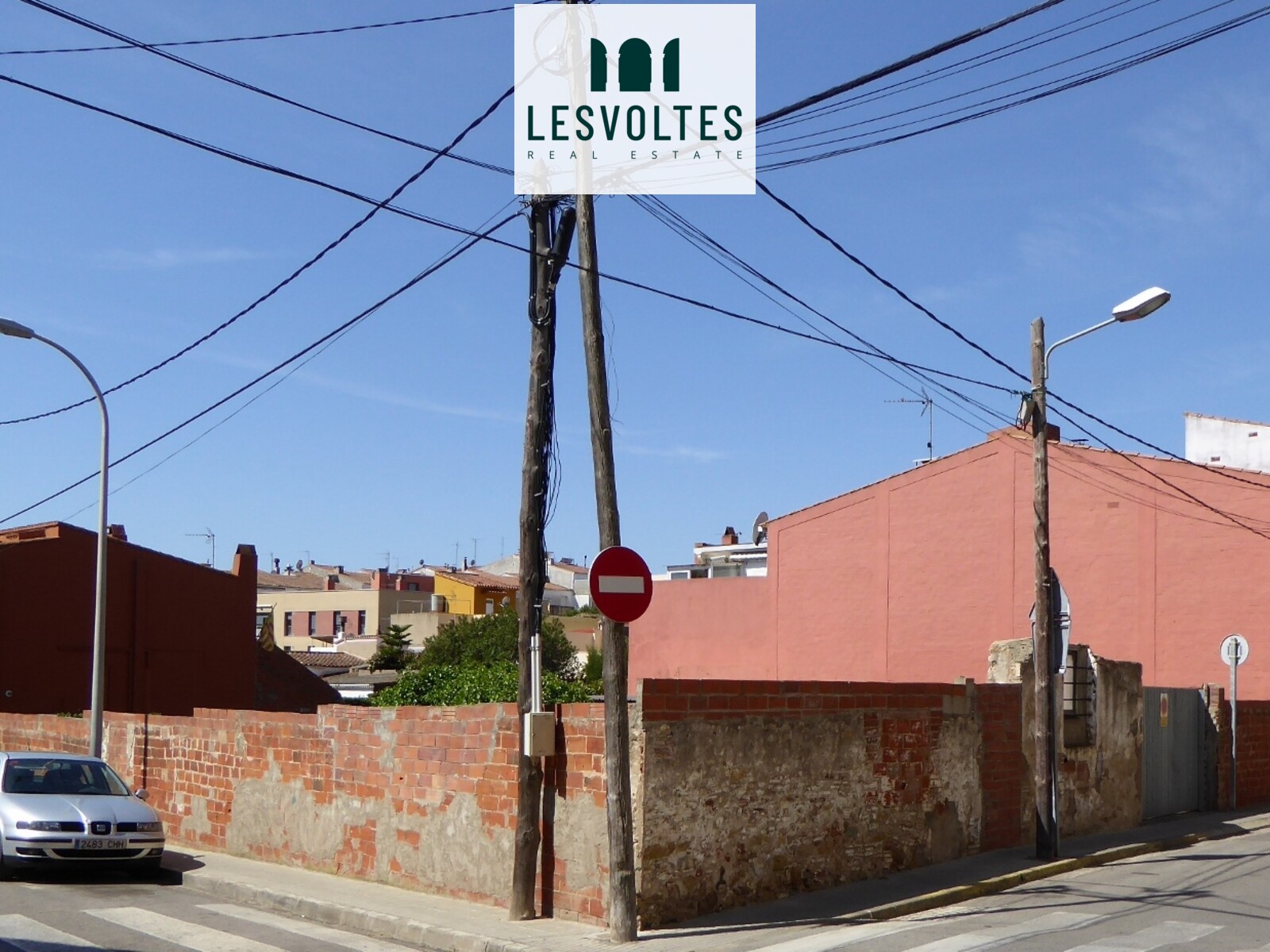 SOLAR CORNER FOR SALE IN PALAFRUGELL CENTRAL AREA. GOOD SITUATION AND BUILDING OF UP TO 1,200 M2.