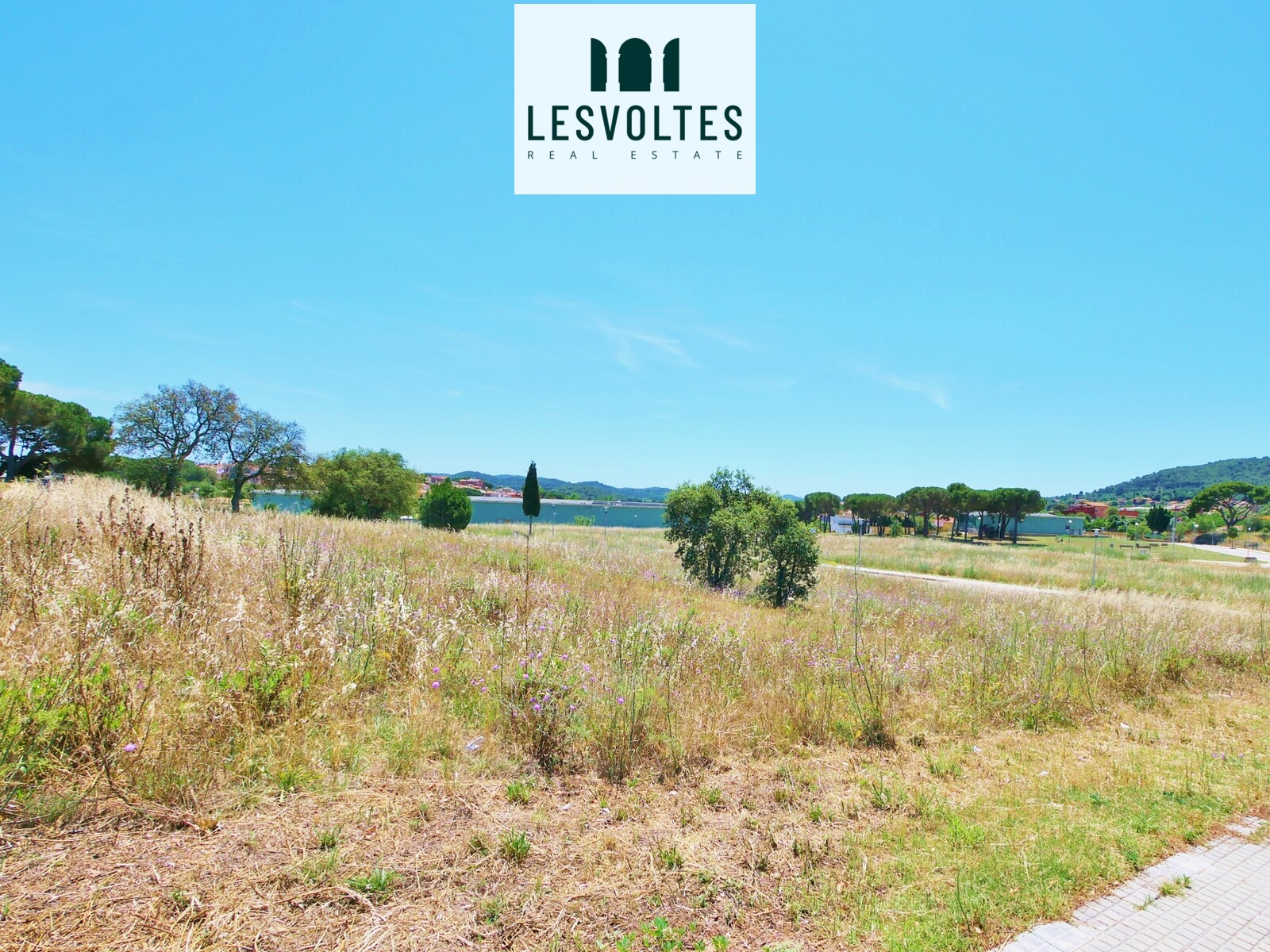 CONJUNT DE PARCEL·LES EN VENDA, EN ZONA RESIDENCIAL MAS BORRELL