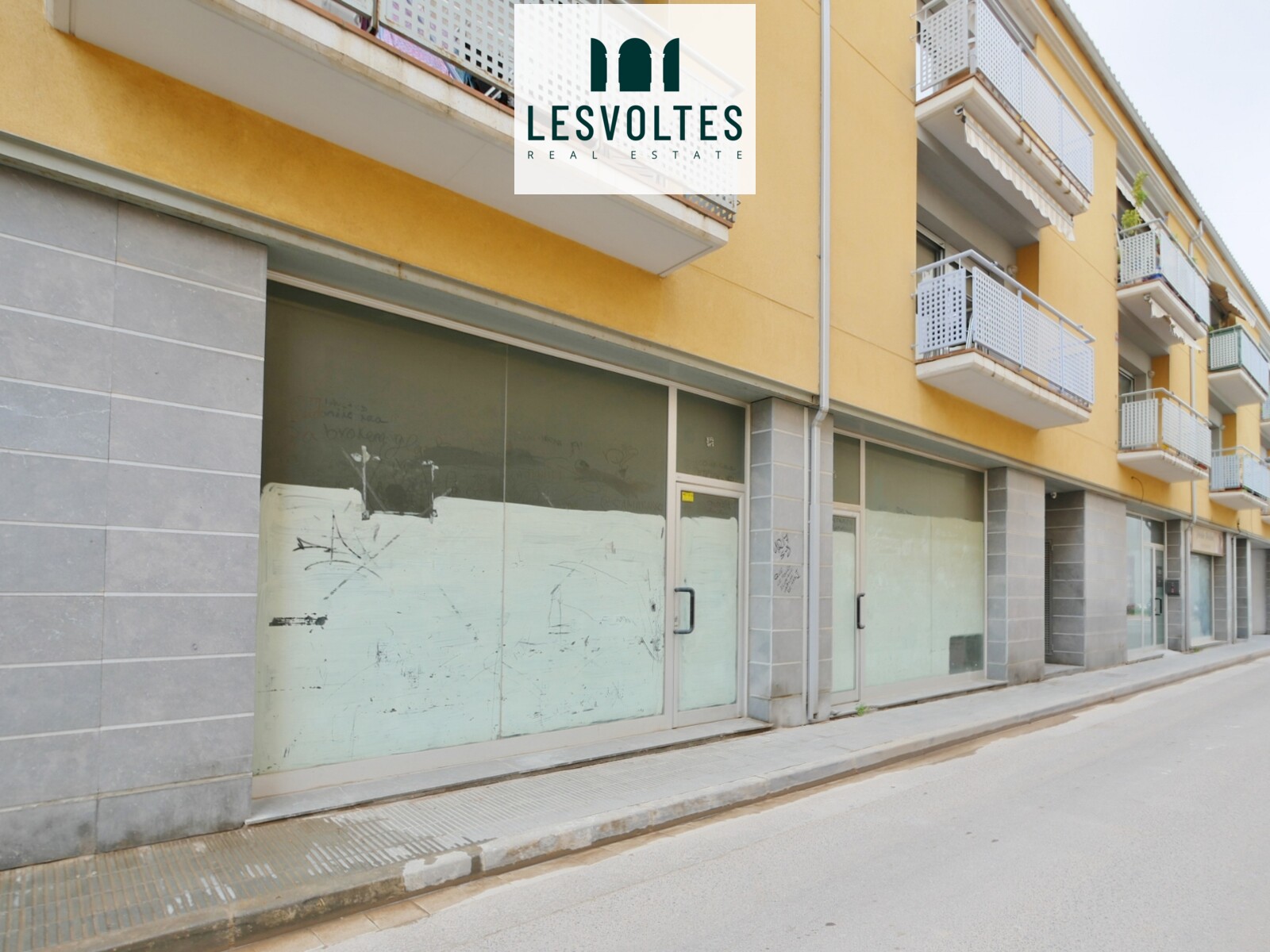 LOCAL COMERCIAL TOTALMENTE DIÁFANO EN VENTA EN EL CENTRO DE PALAMÓS