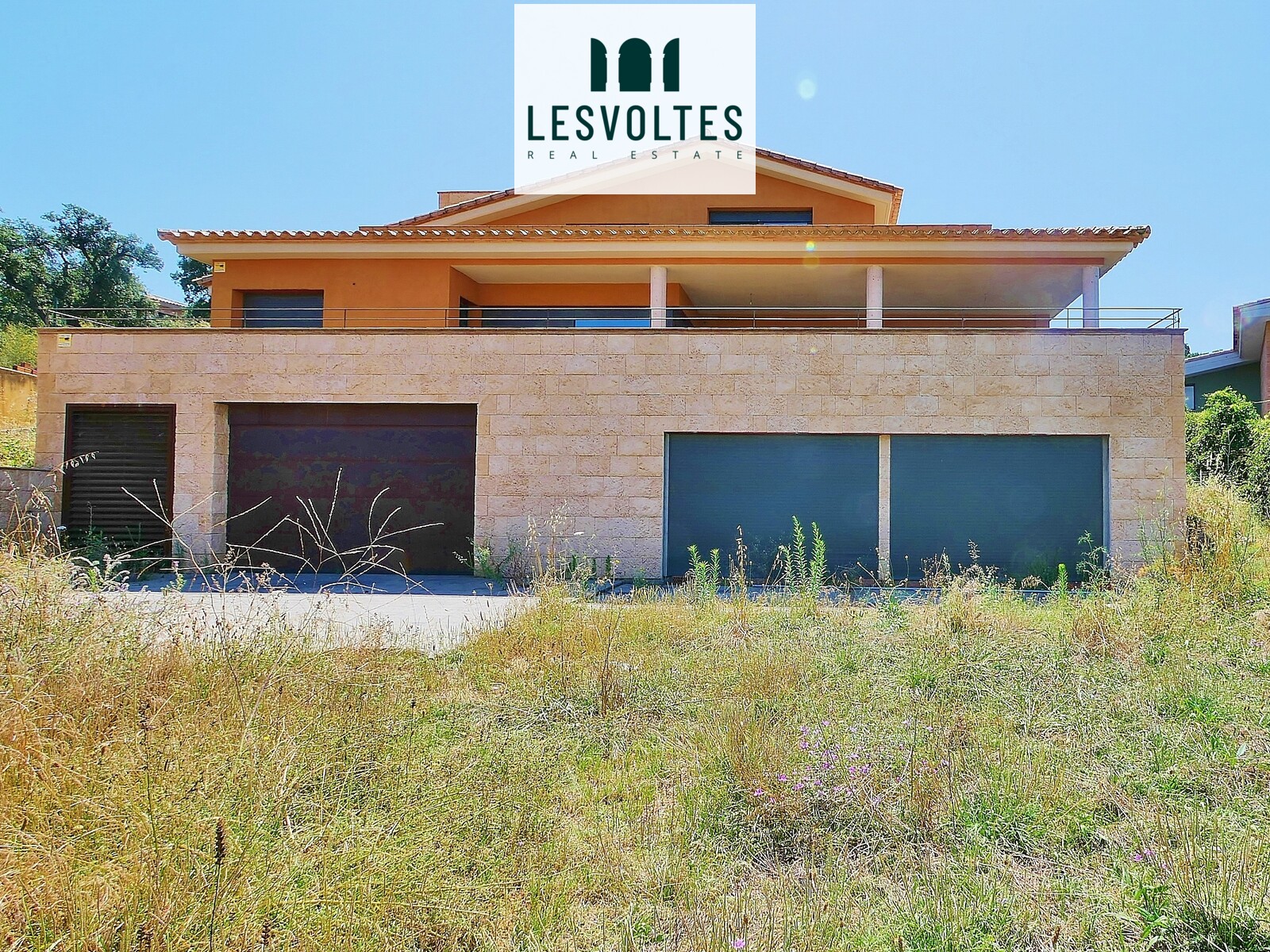 MAGNÍFICA CASA UNIFAMILIAR D'OBRA NOVA AMB GRAN JARDÍ EN VENDA A SANT ANTONI DE CALONGE.