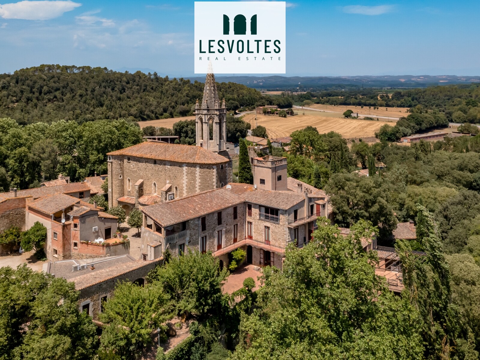 EXCLUSIVE 1.460sqm ESTATE  IN A CHARMING VILLAGE IN  BAIX EMPORDÀ-GIRONÈS