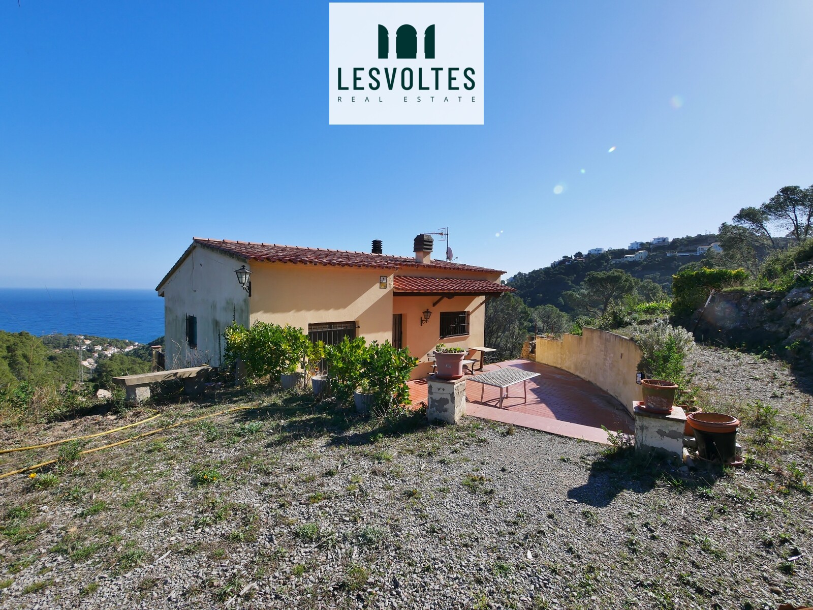 CASA A BEGUR AMB FANTÀSTIQUES VISTES AL MAR I TERRENY DE 7.500 M2 EN PLENA NATURA