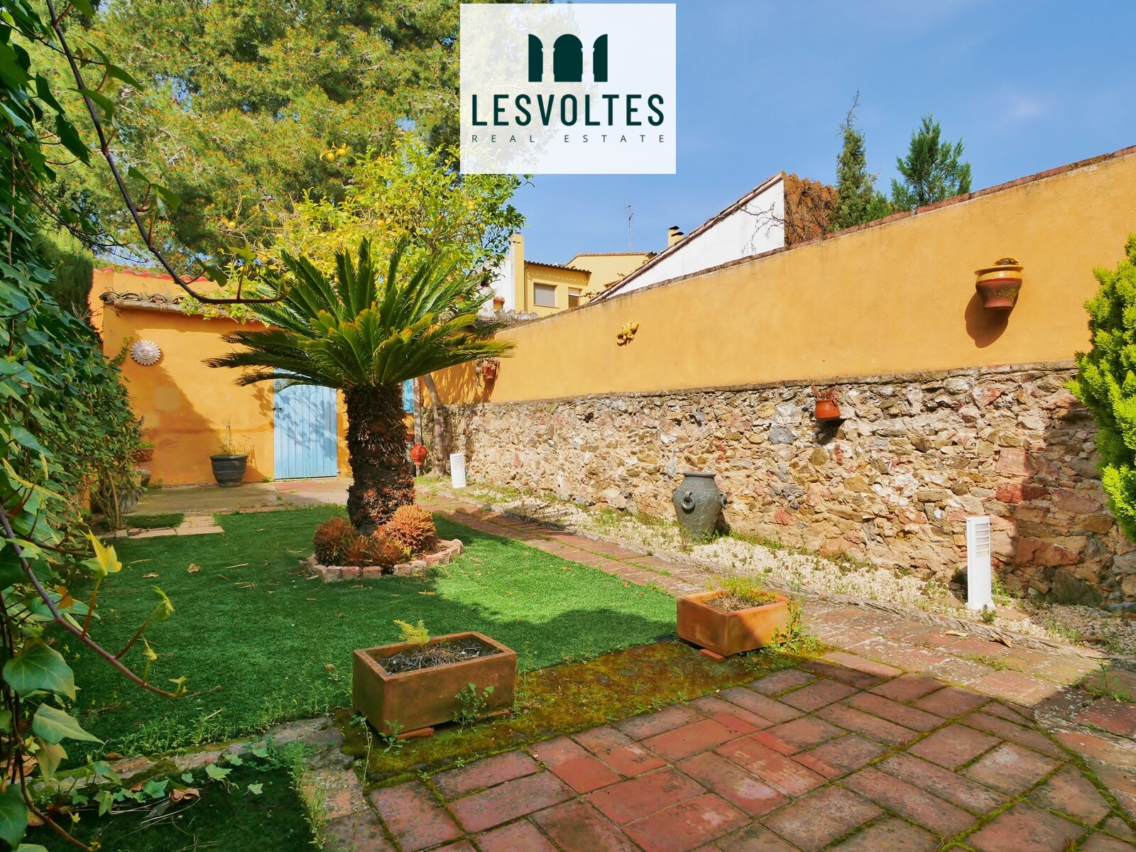 BEAUTIFUL HOUSE WITH PATIO AND A LOT OF CHARM IN THE CENTER OF PALAFRUGELL
