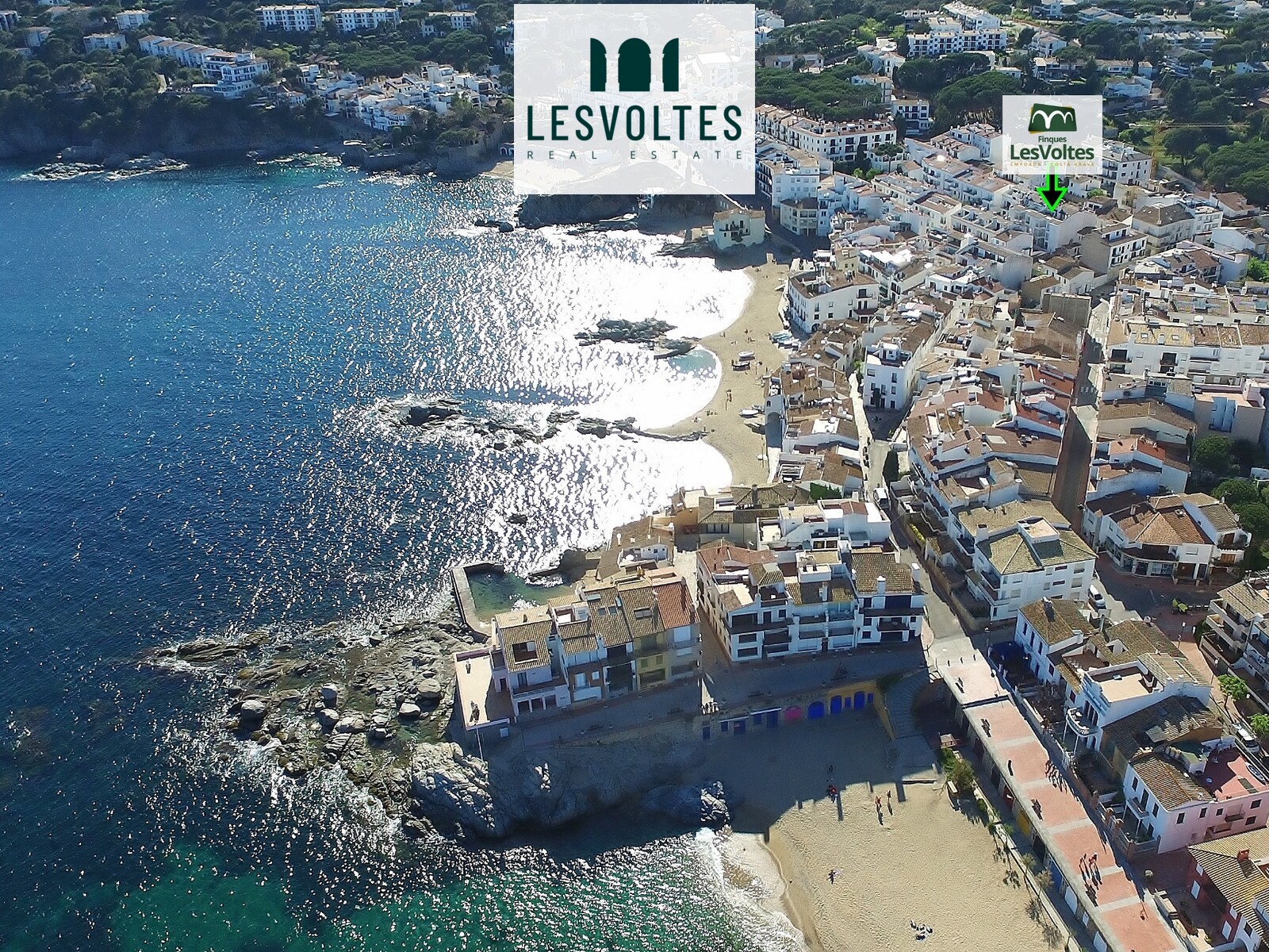 ÀTIC AMB GRAN TERRASSA I MAGNÍFIQUES VISTES AL MAR A CALELLA DE PALAFRUGELL. PLAÇA DE PÀRQUING I TRASTER INCLÒS.