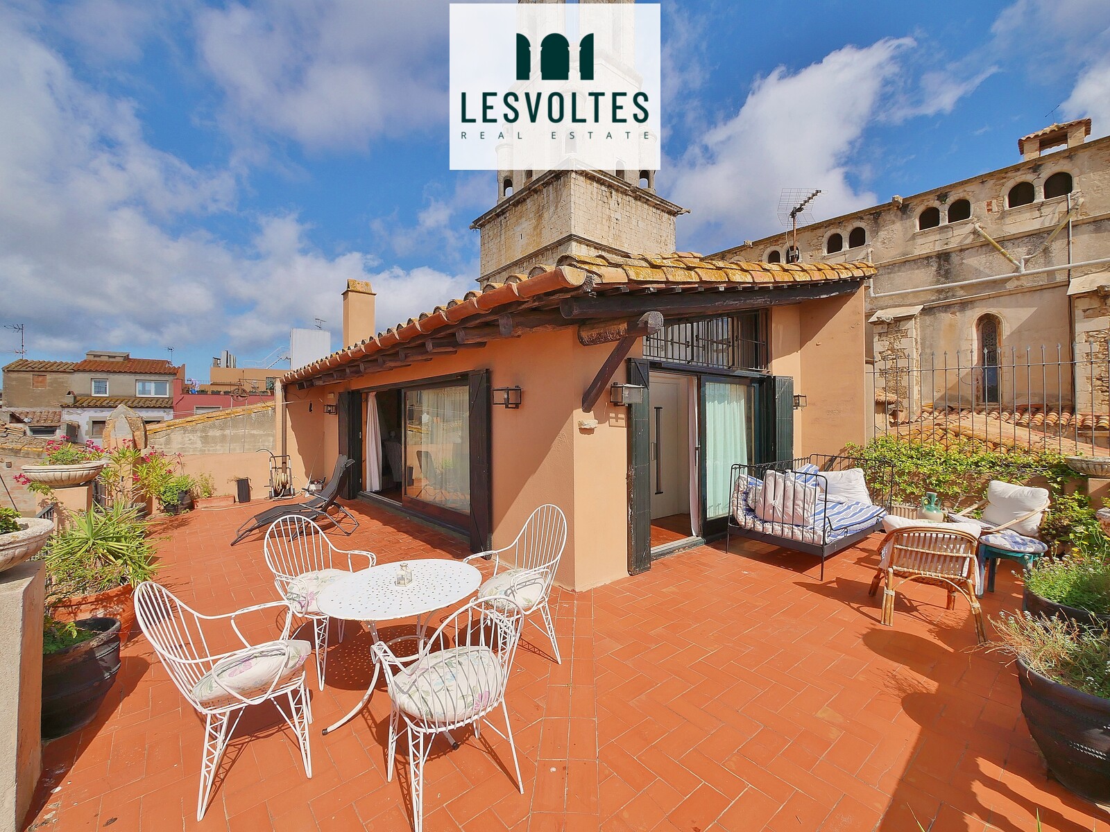 RUSTIC HOUSE OF 220 M2 WITH TERRACE FOR SALE IN THE CENTRE OF PALAFRUGELL.
