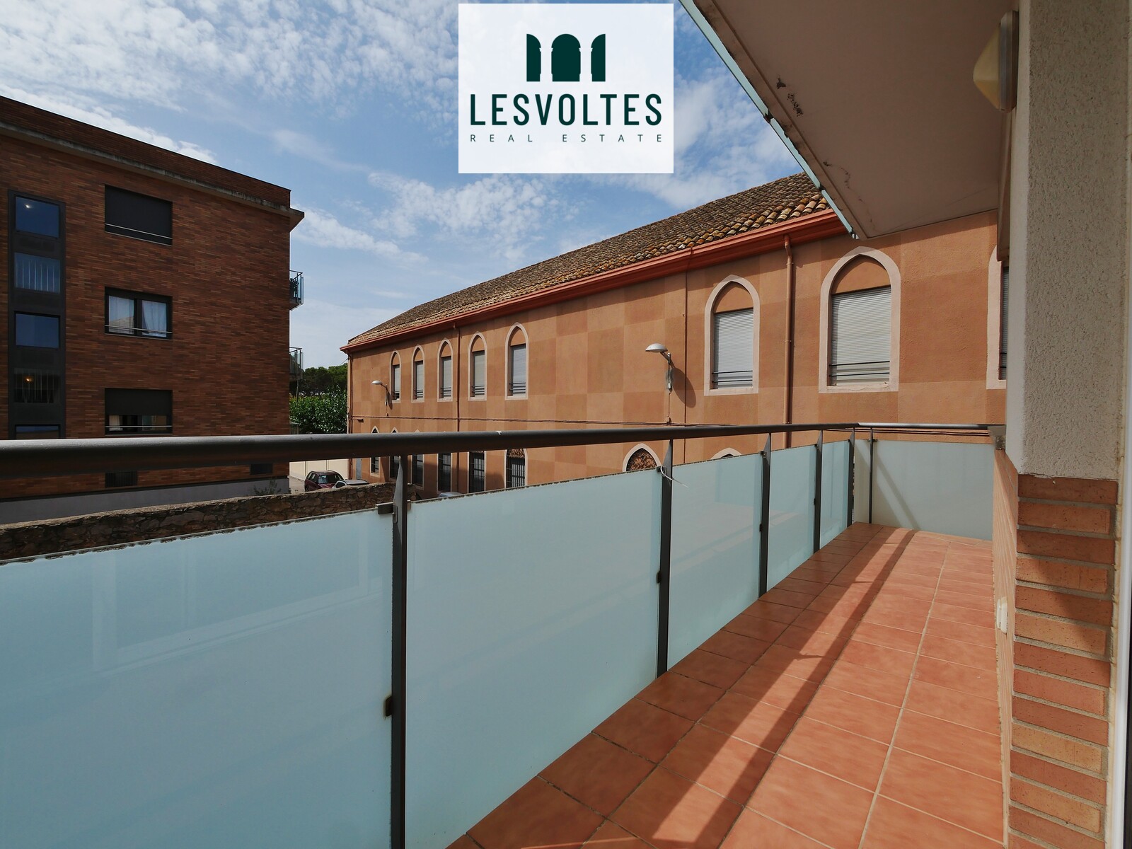 COMPLETELY EXTERIOR AND VERY BRIGHT APARTMENT WITH PARKING AND VIEWS FOR RENT IN PALAFRUGELL.