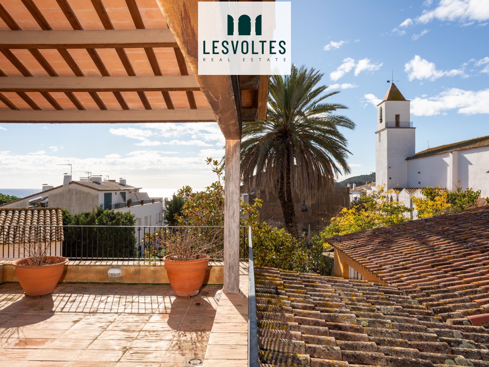 MAGNÍFICA CASA DE 600M2 EN EL CENTRO DE CALELLA DE PALAFRUGELL, CON ZONA EXTERIOR, VISTAS Y GARAGE PARA 3 COCHES