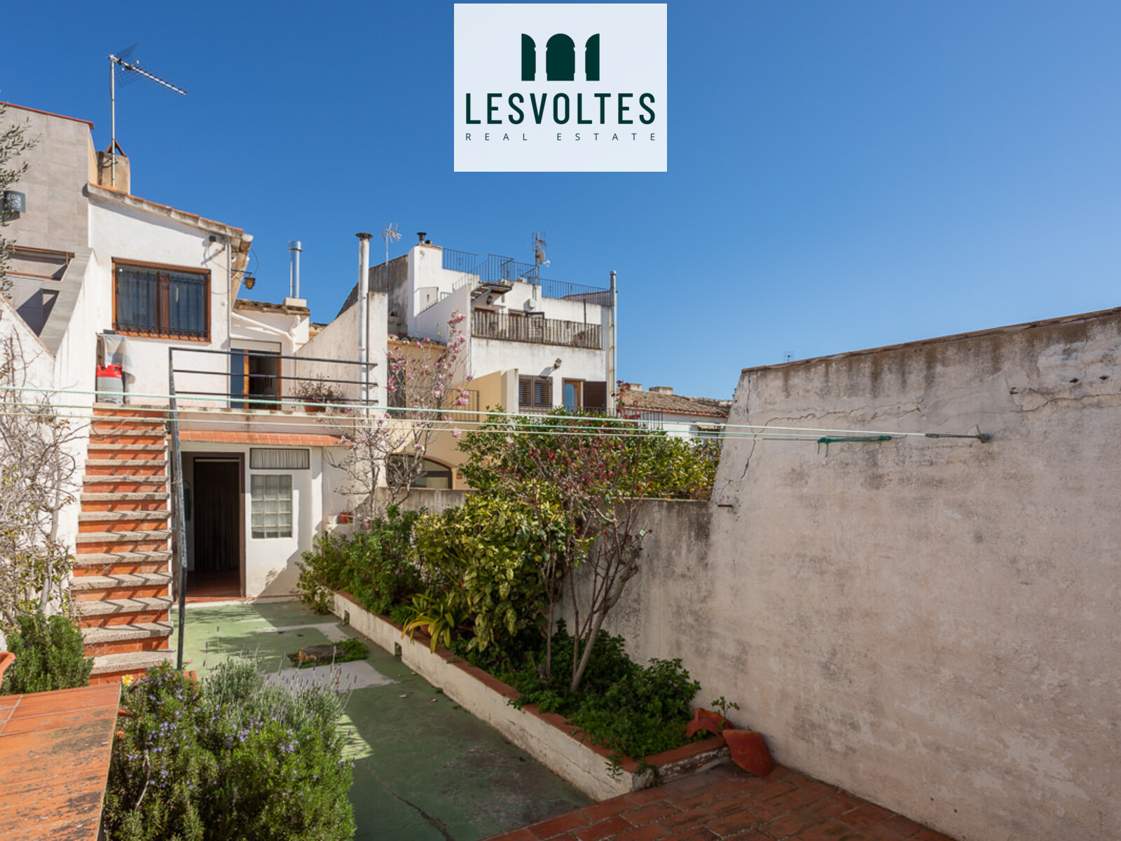 CASA DE PUEBLO CON JARDÍN EN VENTA EN MAGNÍFICA ZONA DE PALAFRUGELL. FINCA INTERESANTE CON MUCHAS POSIBILIDADES