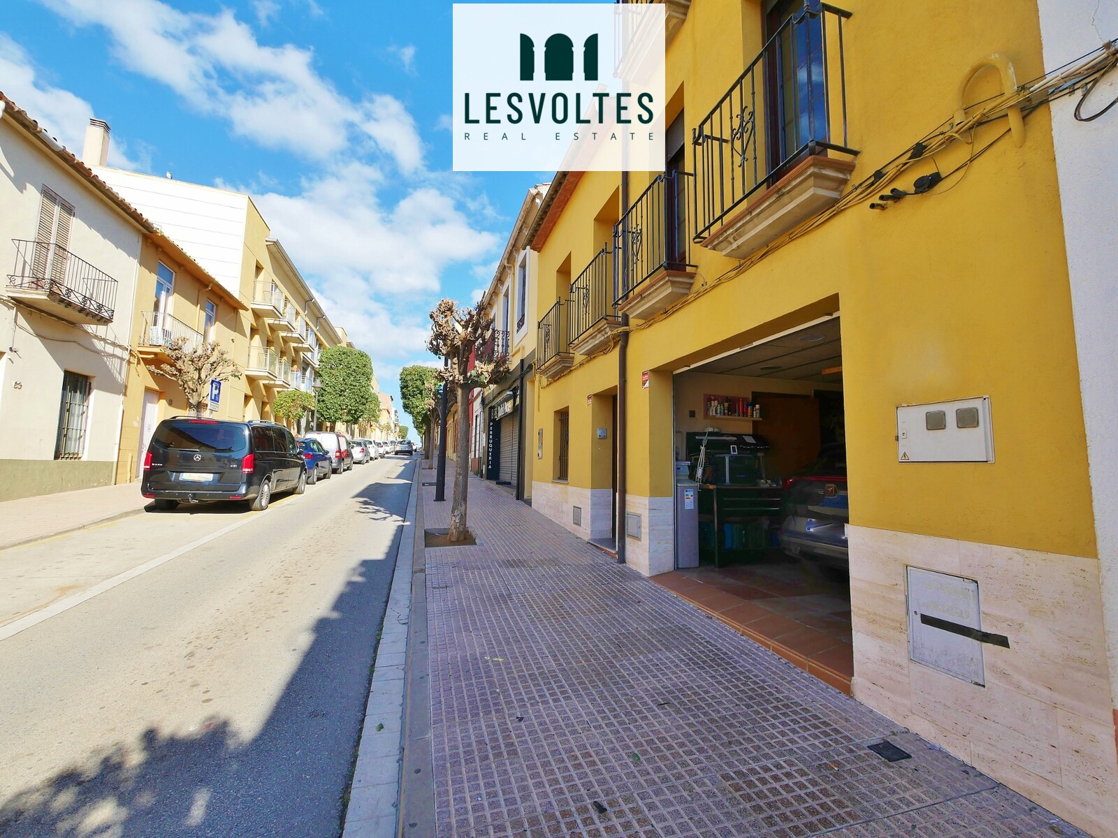 MAGNÍFICA CASA CON PATIO Y PARKING EN VENTA EN EL CENTRO DE PLALAFRUGELL