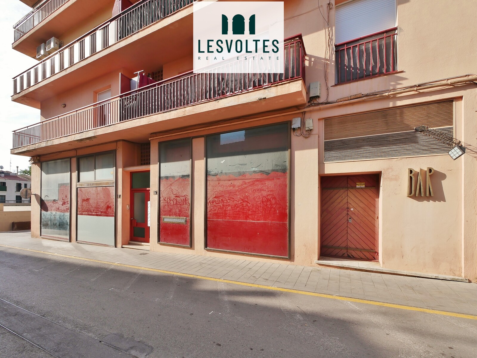LOCAL DE DUES PLANTES, AMB UN TOTAL DE 320 M², SITUAT AL CENTRE DE PALAFRUGELL