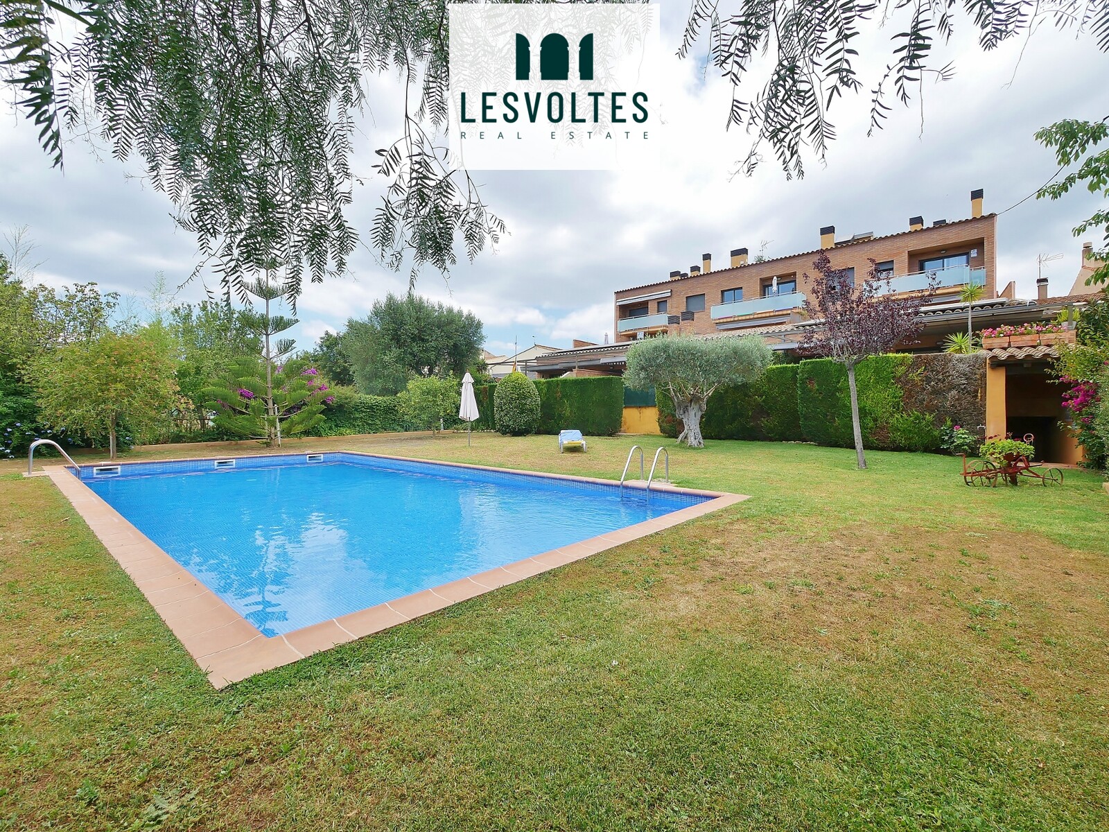 FANTÀSTIC PIS DÚPLEX DE 115 M2, AMB TERRASSA, APARCAMENT I PISCINA COMUNITÀRIA.