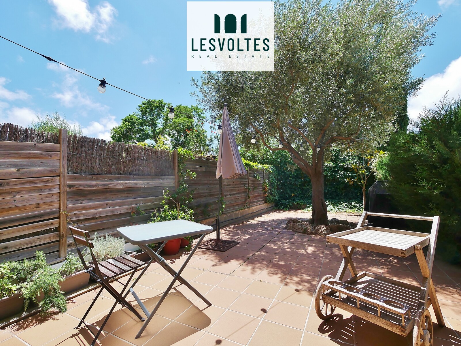 CASA ADOSSADA DE 203 M² AMB GARATGE I PATI MOLT ASSOLELLAT EN VENDA A PALAFRUGELL