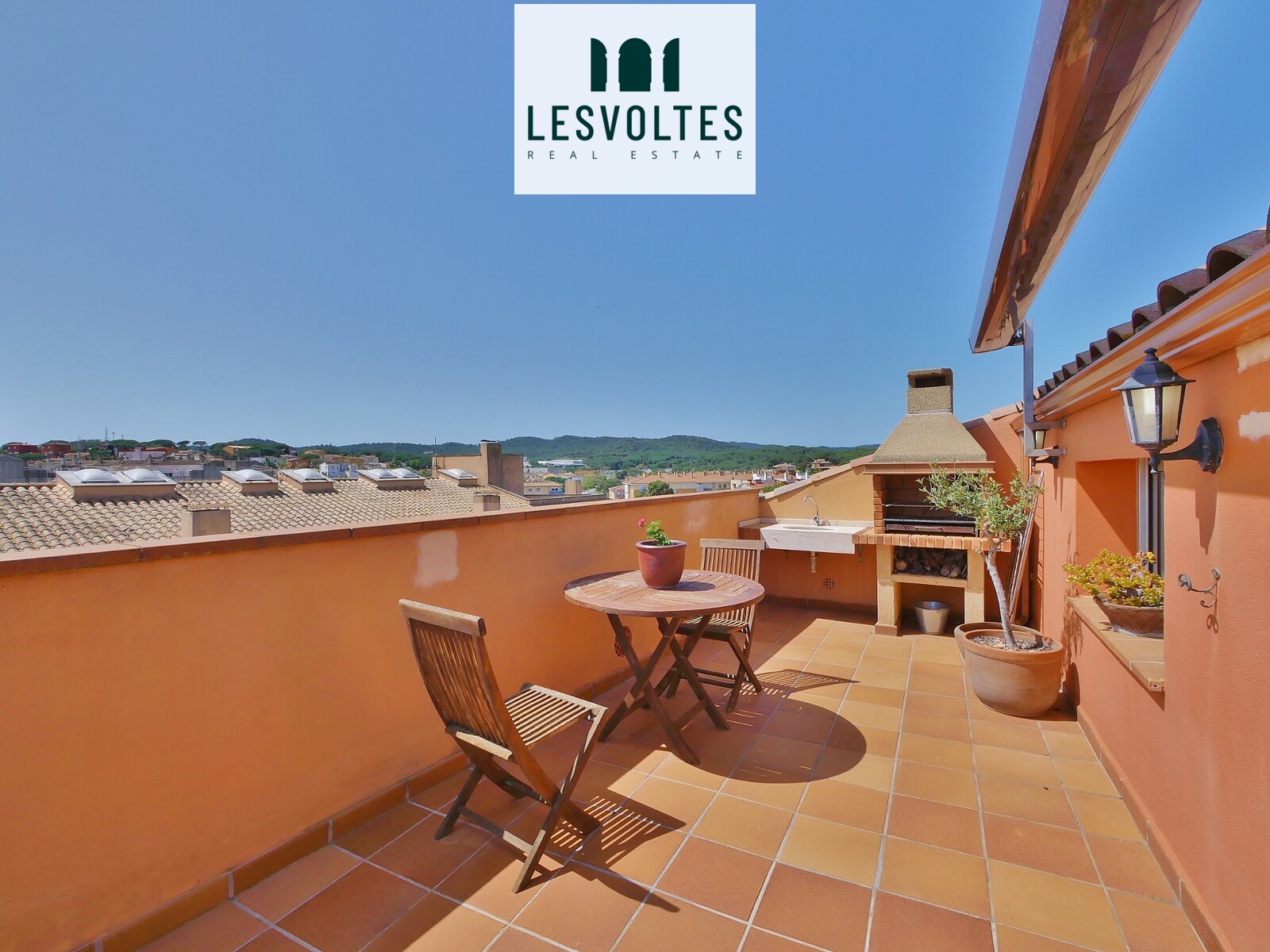 EXCEPCIONAL ÀTIC DÚPLEX AMB GRAN TERRASSA ASSOLELLADA EN VENTA EN ZONA RESIDENCIAL TRANQUIL·LA DE PALAFRUGELL