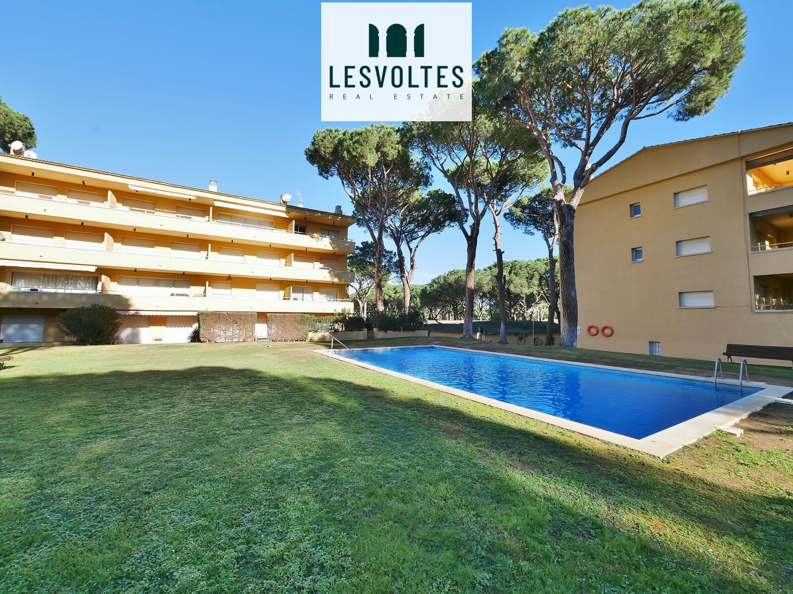 DÚPLEX DE 82 M2, EN SEGONA PLANTA AMB ASCENSOR, TERRASSES I PISCINA COMUNITÀRIA, EN LLOGUER PER A SEGONA RESIDÈNCIA A PALS. 