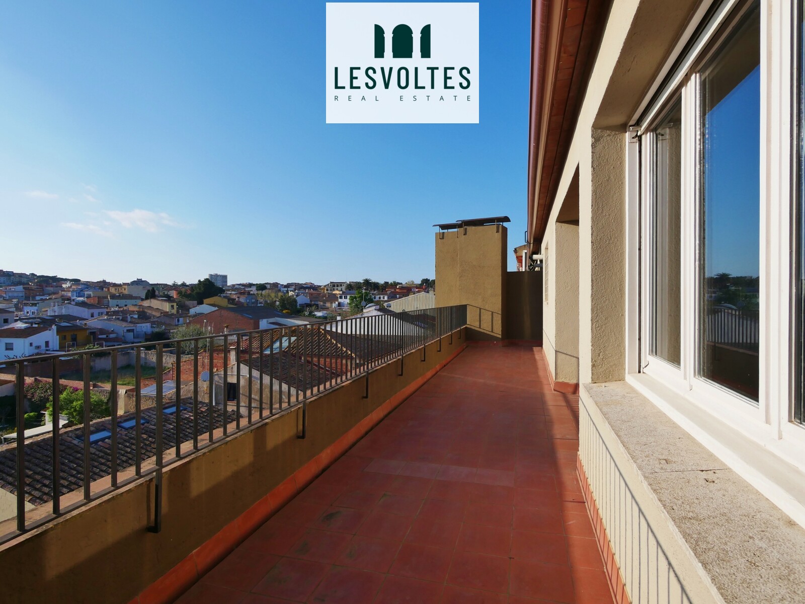 MAGNÍFIC ÀTIC DE 145M2 REFORMAT AMB GRAN TERRASSA EN VENDA AL CENTRE DE PALAFRUGELL