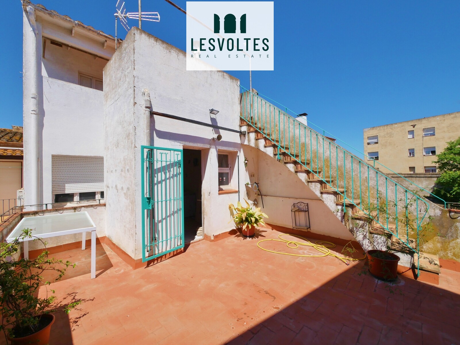 CASA PARA REFORMAR CON ENCANTO, PATIO INTERIOR Y TERRAZAS MUY LUMINOSAS EN VENTA EN PALAFRUGELL.