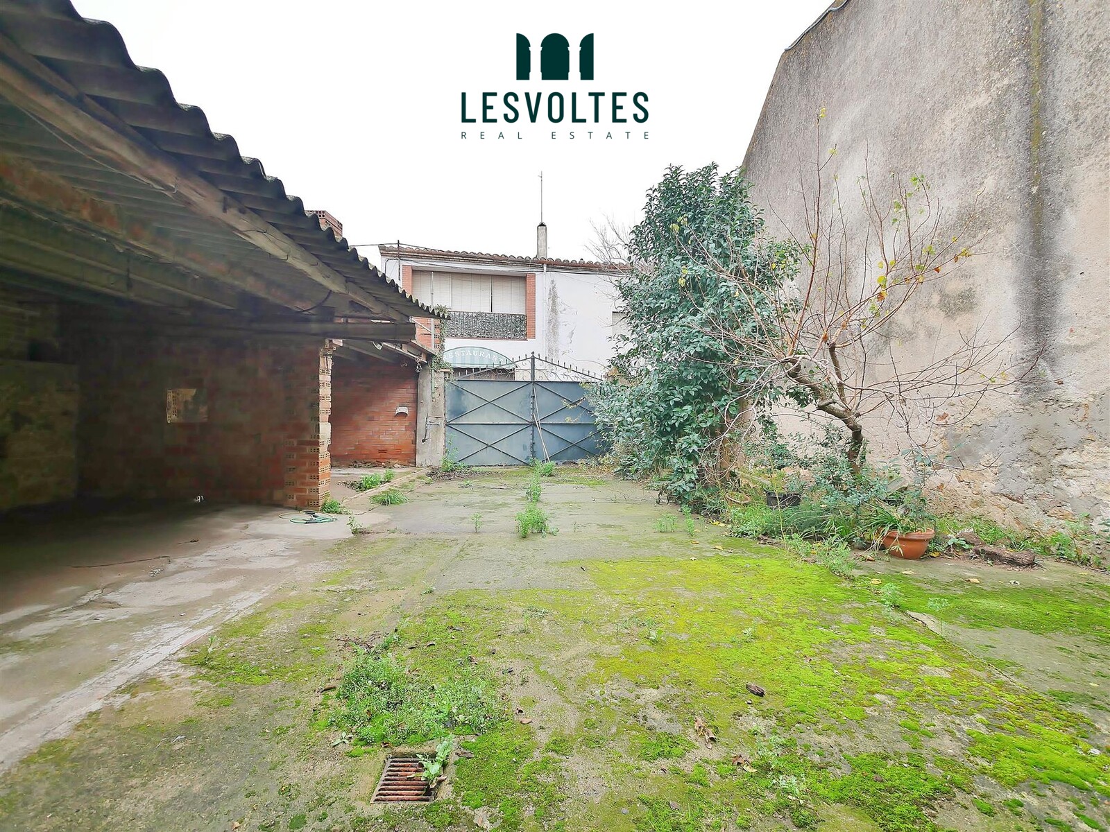 CHARMING HOUSE WITH MANY RENOVATION POSSIBILITIES IN PALS.