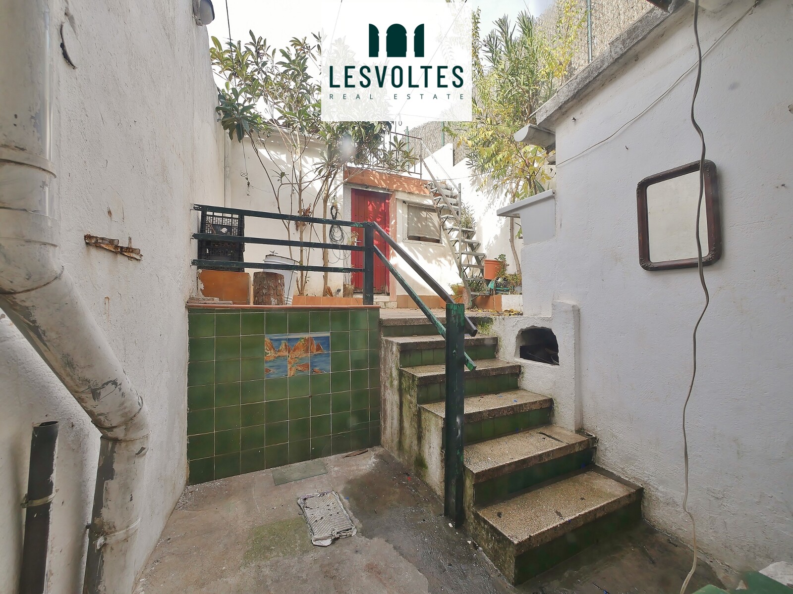 EN SUBHASTA! PLANTA BAIXA AMB PATI PER A REFORMAR MOLT APROP DEL CENTRE, A PALAFRUGELL