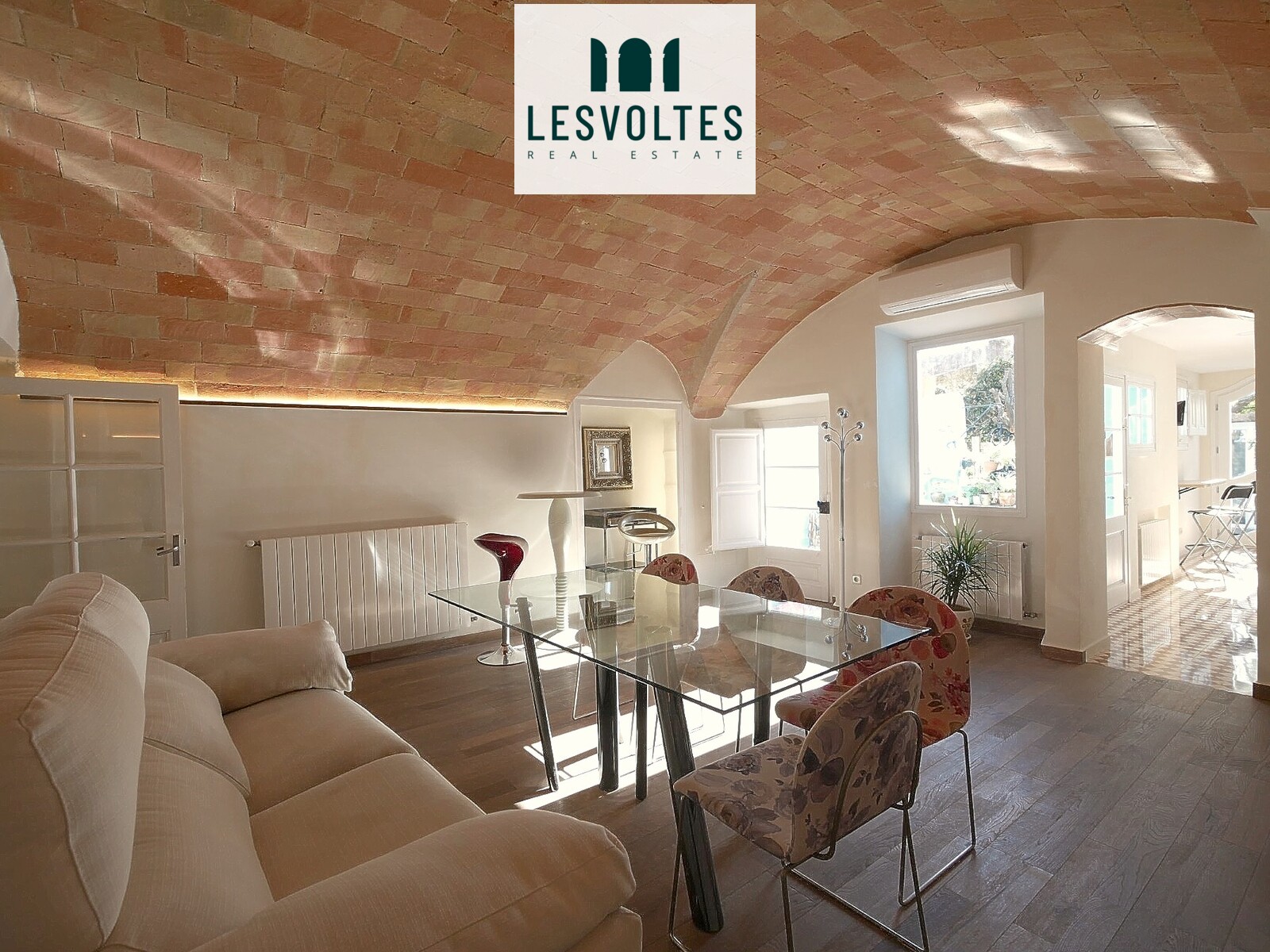 CASA TOTALMENT REFORMADA AMB JARDÍ, SITUADA EN EL CENTRE DE PALAFRUGELL