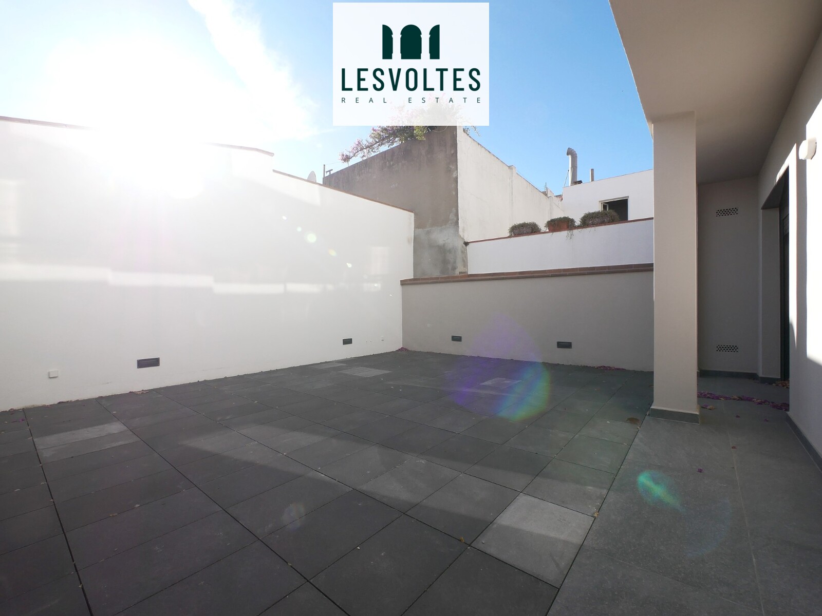 PLANTA BAIXA D'OBRA NOVA AMB TERRASSA DE 40M2 SITUADA A PALAFRUGELL