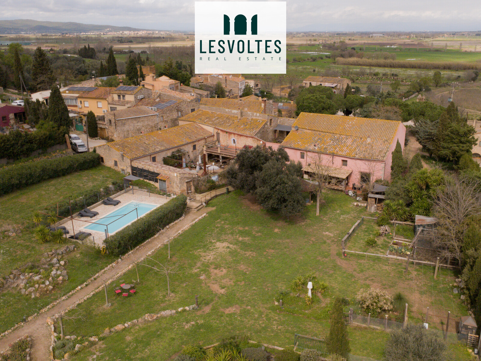 FANTÁSTICA MASÍA REFORMADA CON MÚLTIPLES POSIBILIDADES, EN VENTA EN LAS AFUERAS DE BELLCAIRE D’EMPORDÀ