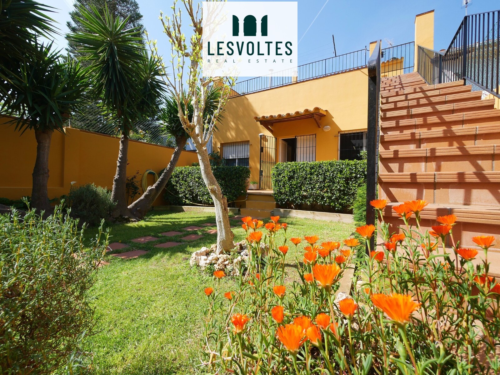 ESPECTACULAR CASA DE TRES PLANTAS CON JARDÍN Y GARAJE EN PALAFRUGELL