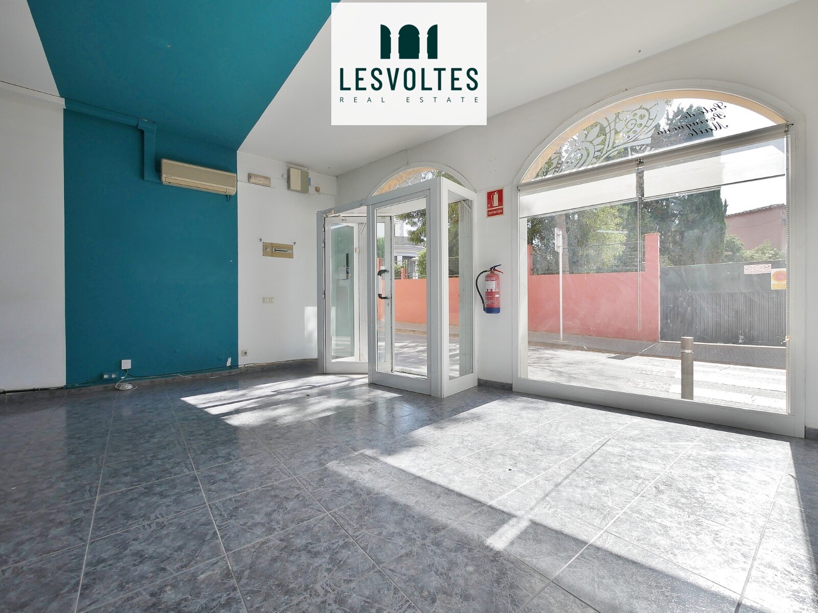 ÂMPLI LOCAL COMERCIAL DIÀFAN DE 117 M² EN EL CENTRE DE PALAFRUGELL