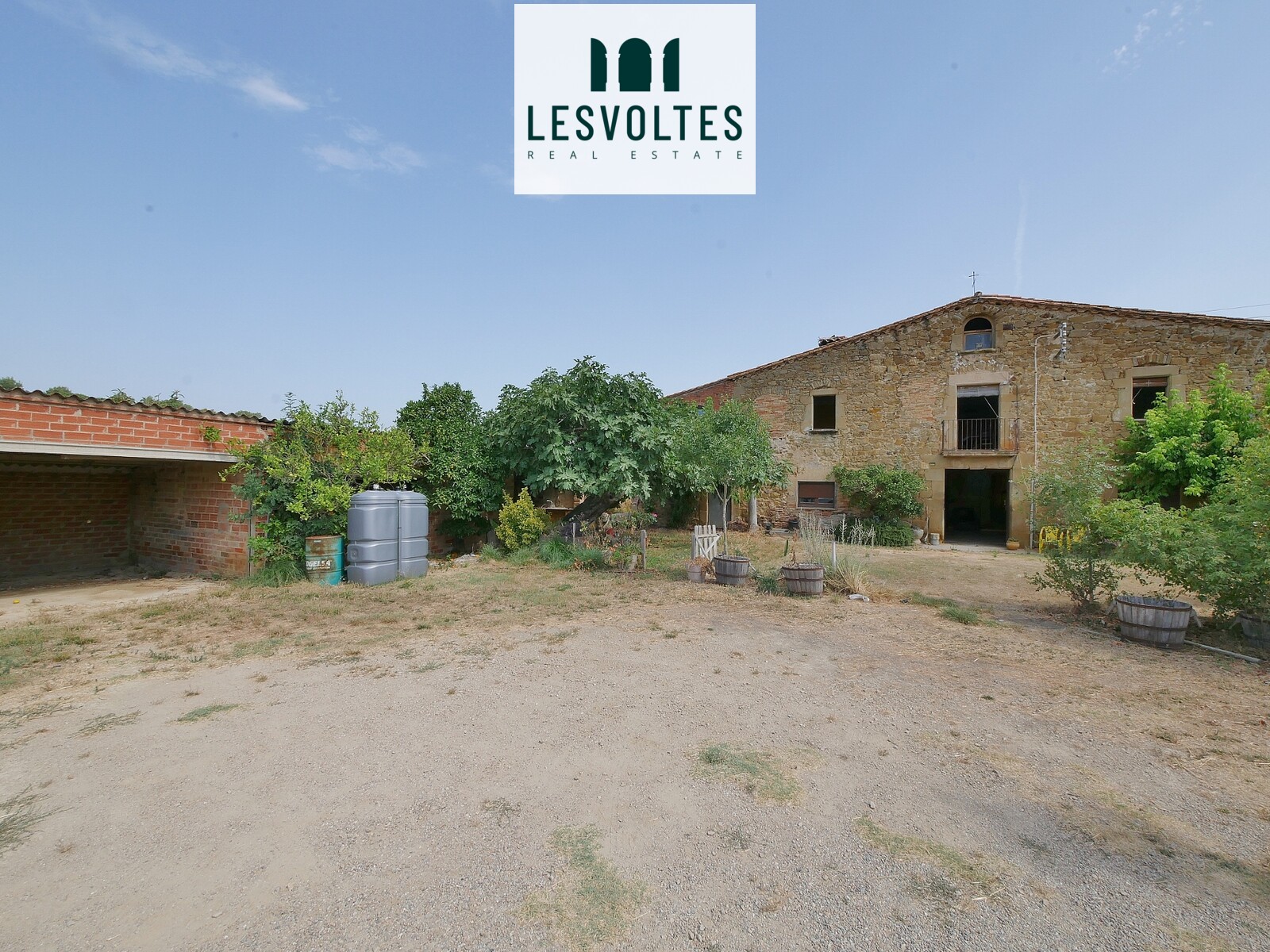 AUTHENTIC 644 M² CATALAN RUSTIC PROPERTY WITH OVER 39,000 M² OF LAND, FOR SALE IN CORÇÀ, BAIX EMPORDÀ
