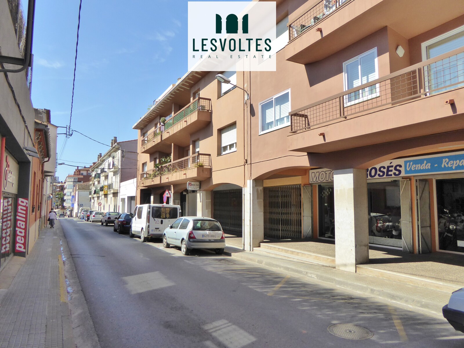 PLAÇA D'APARCAMENT EN VENDA AL CENTRE DE PALAFRUGELL. FÀCIL ACCÉS.