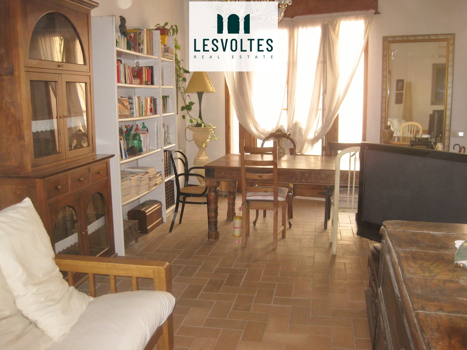 CHARMING RUSTIC HOUSE FOR SALE IN LA BISBAL D'EMPORDÀ. GREAT OPPORTUNITY!